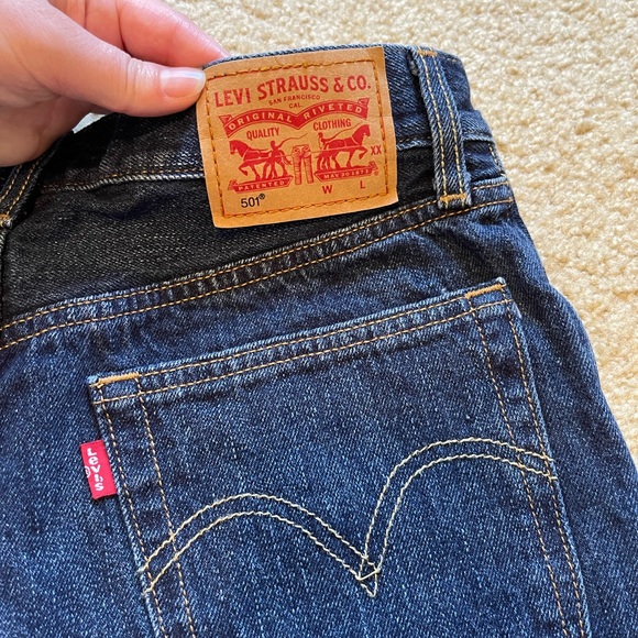 Levi jean shorts - Picture 6 of 15